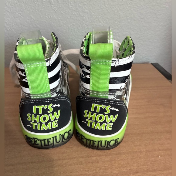 Beetlejuice Women's High Top Sneakers Size 6 - Picture 4 of 11